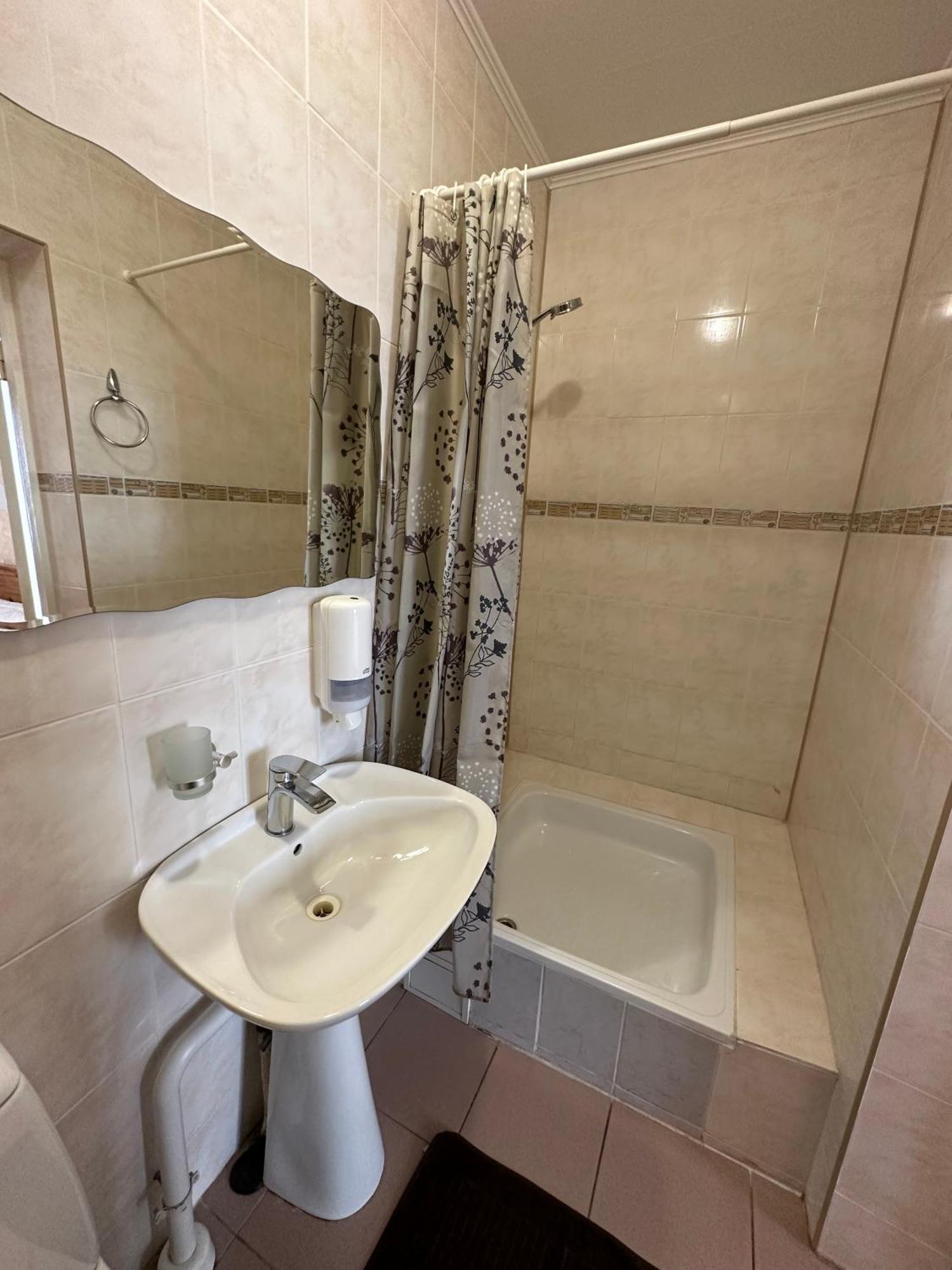 Radi Hotel Broceni Ngoại thất bức ảnh